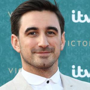 Ferdinand Kingsley se une a la película “Supergirl” de DC como Elias Knoll