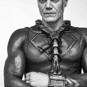 Zack Snyder comparte un nuevo vistazo detrás de cámaras del General Zod de Michael Shannon