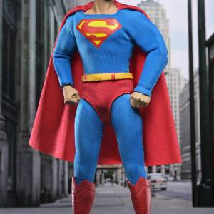 NECA celebra al Superman clásico de Christopher Reeve con nueva figura de acción de 8 pulgadas