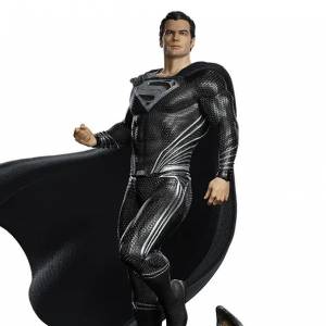 Iron Studios revela su estatua Superman Black Suit Legacy Replica de 1/4 de escala
