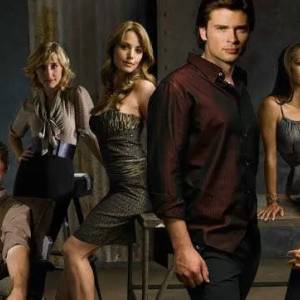 Kristin Kreuk se refiere a los triángulos amorosos de “Smallville”