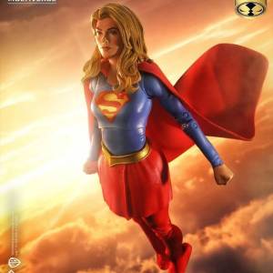 Primera mirada a Figura de Acción de Supergirl de McFarlane Toys exclusiva de Target