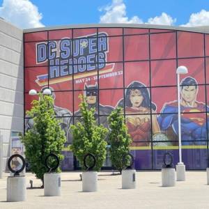 Superman presente en la exhibición “DC Super Heroes: Discover Your Superpowers” en Wichita, Kansas
